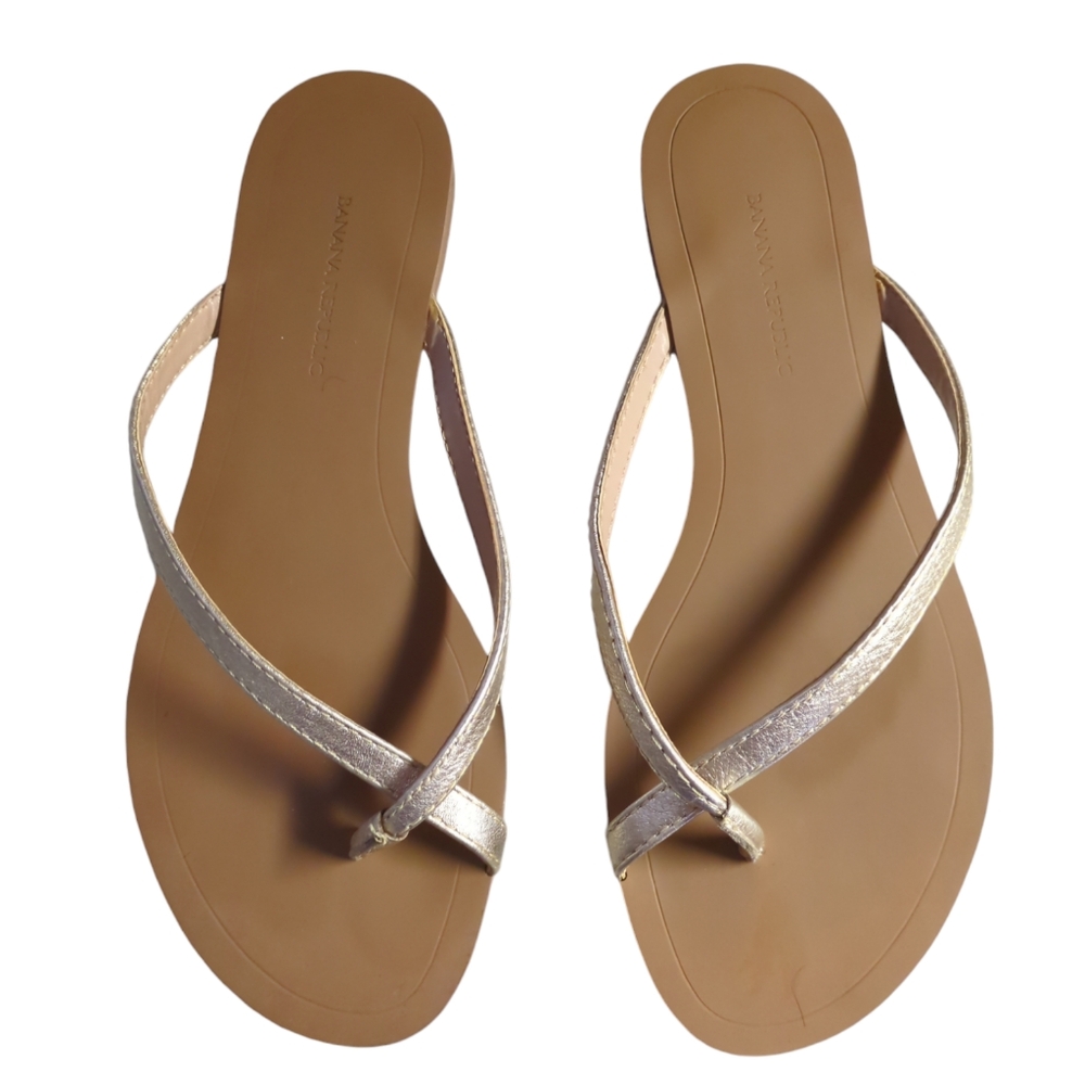 Banana Republic  Flip flop sandals 
Banana Republic size 7 
color Brown